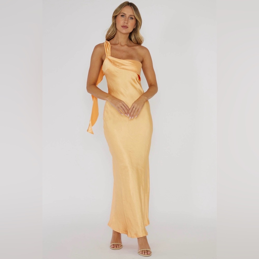 Selfie Leslie One-Shoulder Satin Dress in Peach